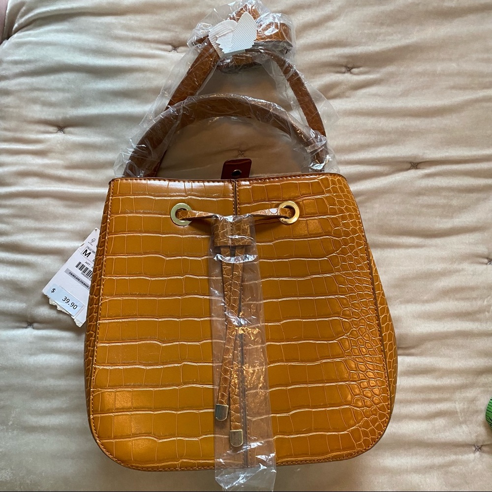 NWT Zara croc embossed faux leather top handle long strap bucket bag mustard - Picture 6 of 12